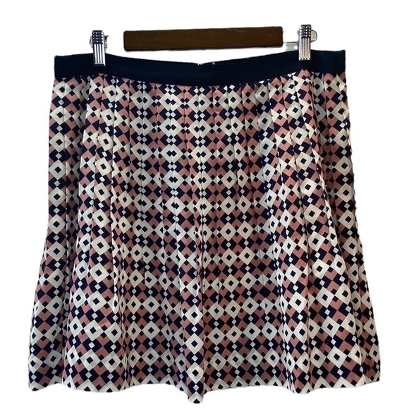 J. Crew Women’s Navy, Pink, Cream Diamond Print Pleated Skirt 100% Silk Size 10 - Picture 3 of 11
